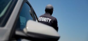 Beneficios de proteger tus viajes con un servicio de custodia a la carga