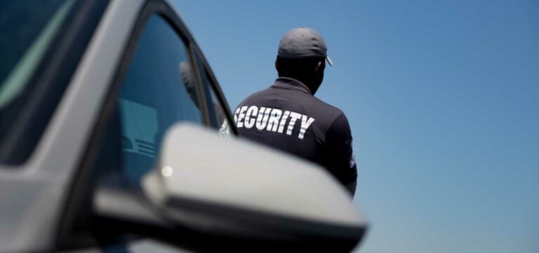 Beneficios de proteger tus viajes con un servicio de custodia a la carga
